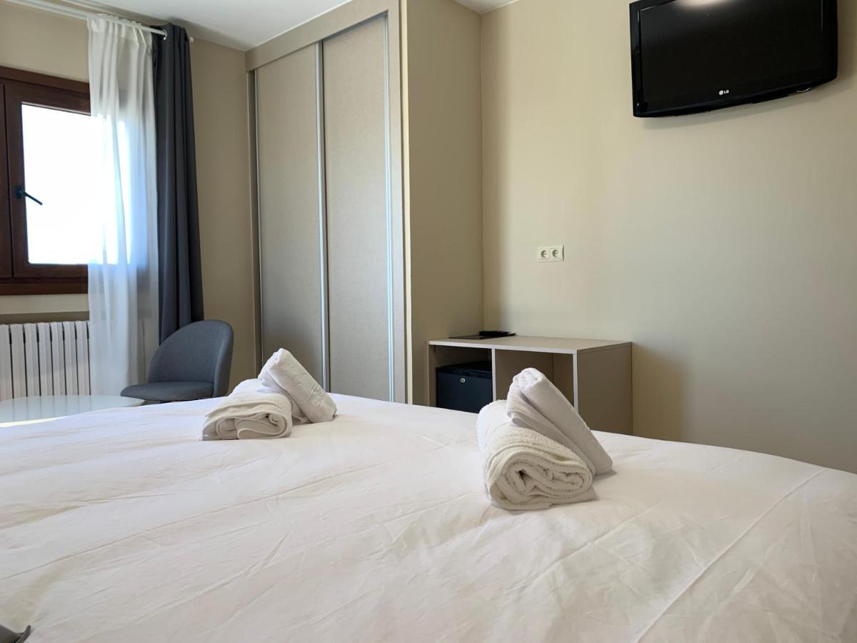 Hotel El Cobertizo Plasencia del Monte エクステリア 写真