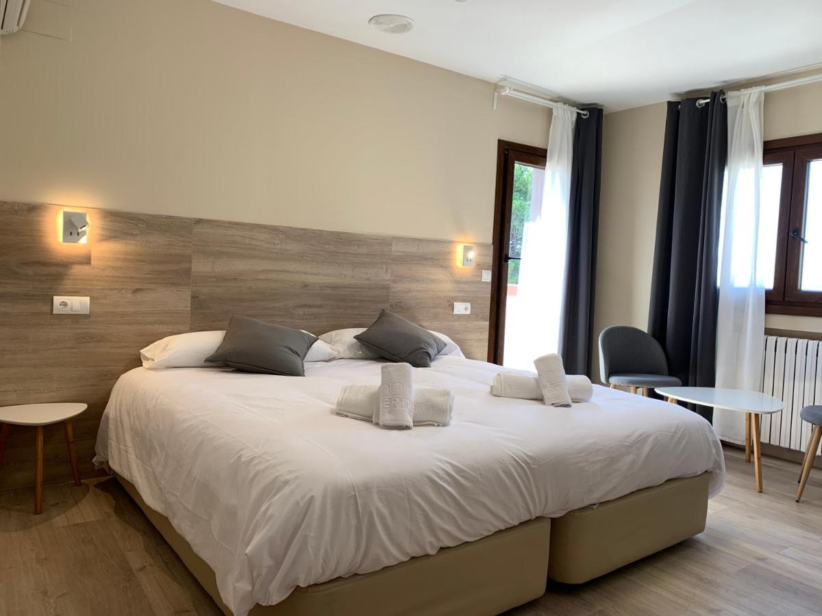Hotel El Cobertizo Plasencia del Monte エクステリア 写真