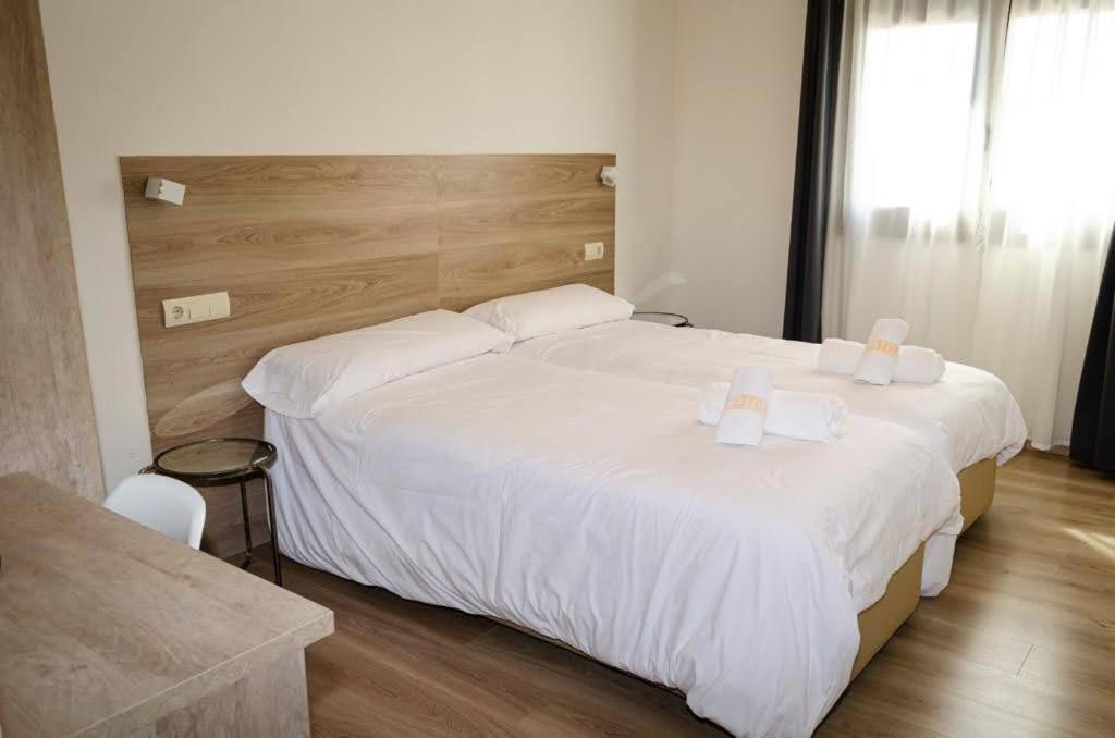 Hotel El Cobertizo Plasencia del Monte エクステリア 写真