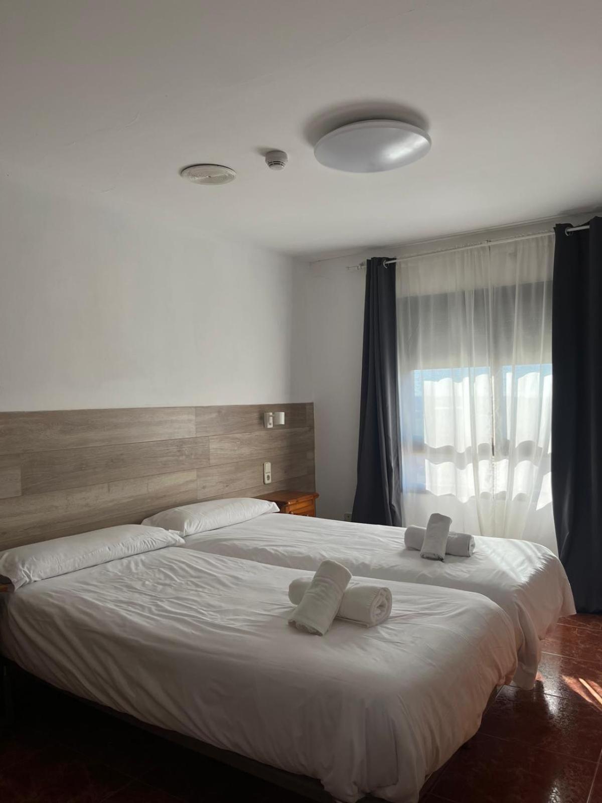 Hotel El Cobertizo Plasencia del Monte エクステリア 写真